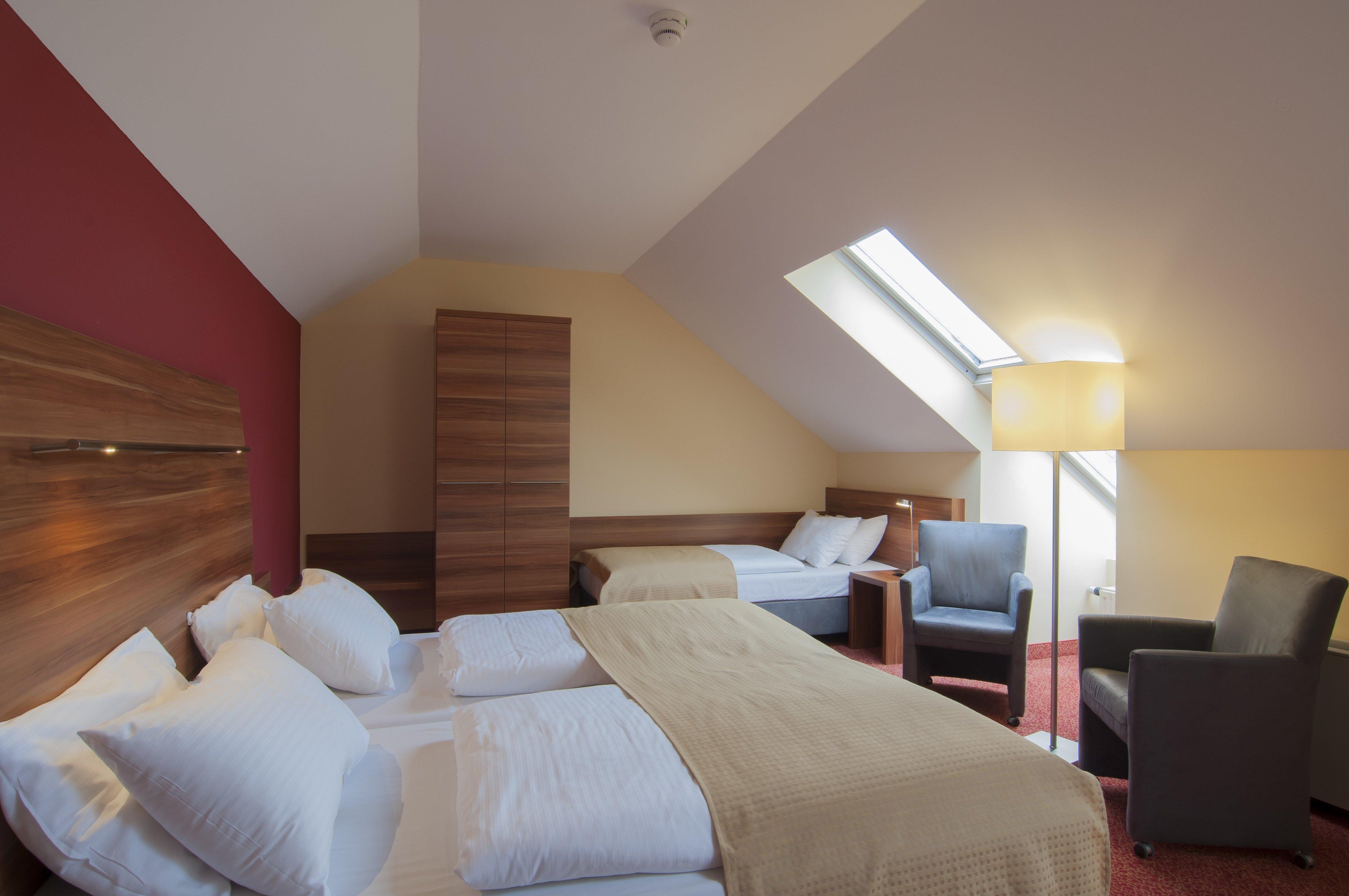 Hotel Munich By Ihg 4*