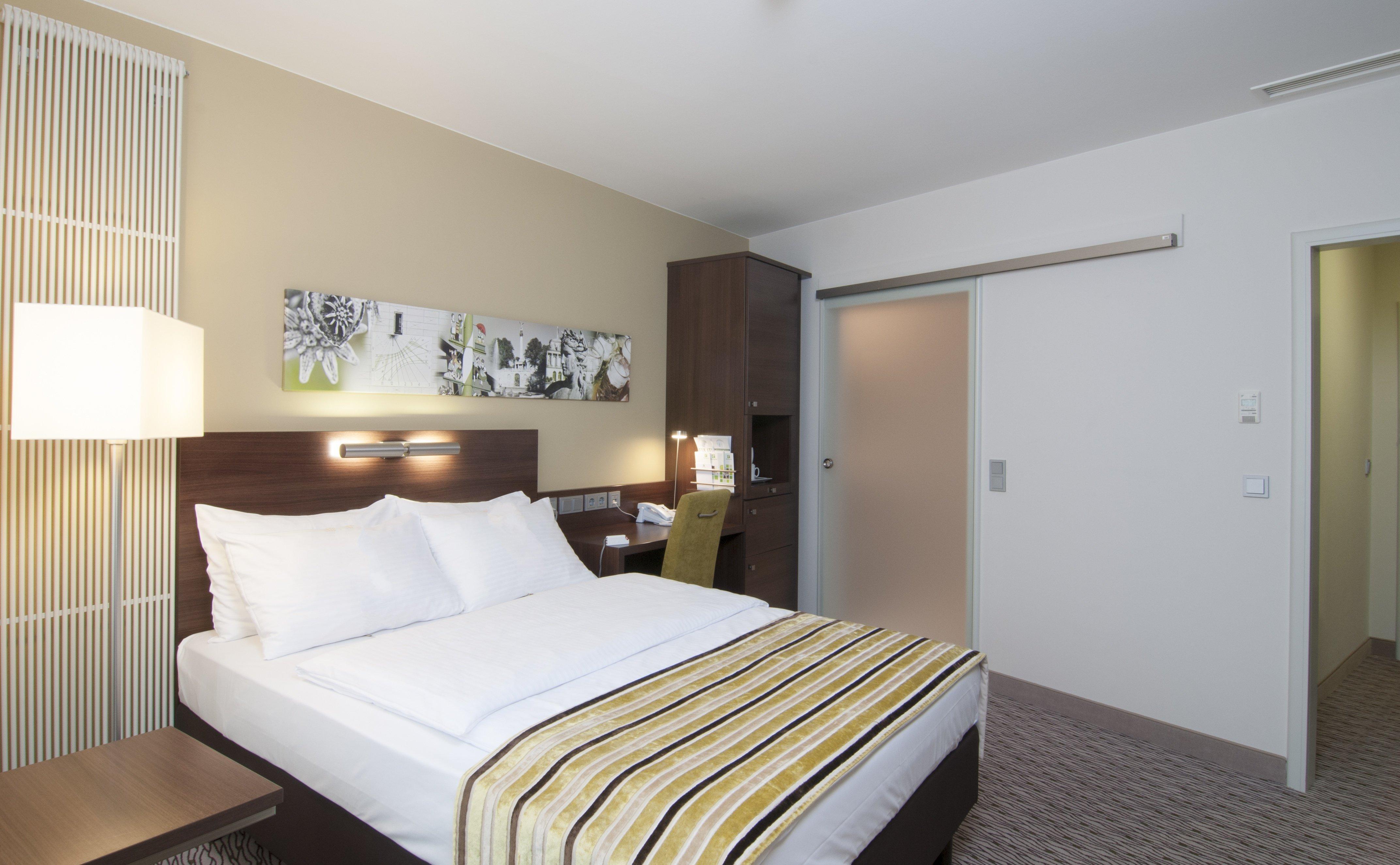 Hotel Munich By Ihg 4*