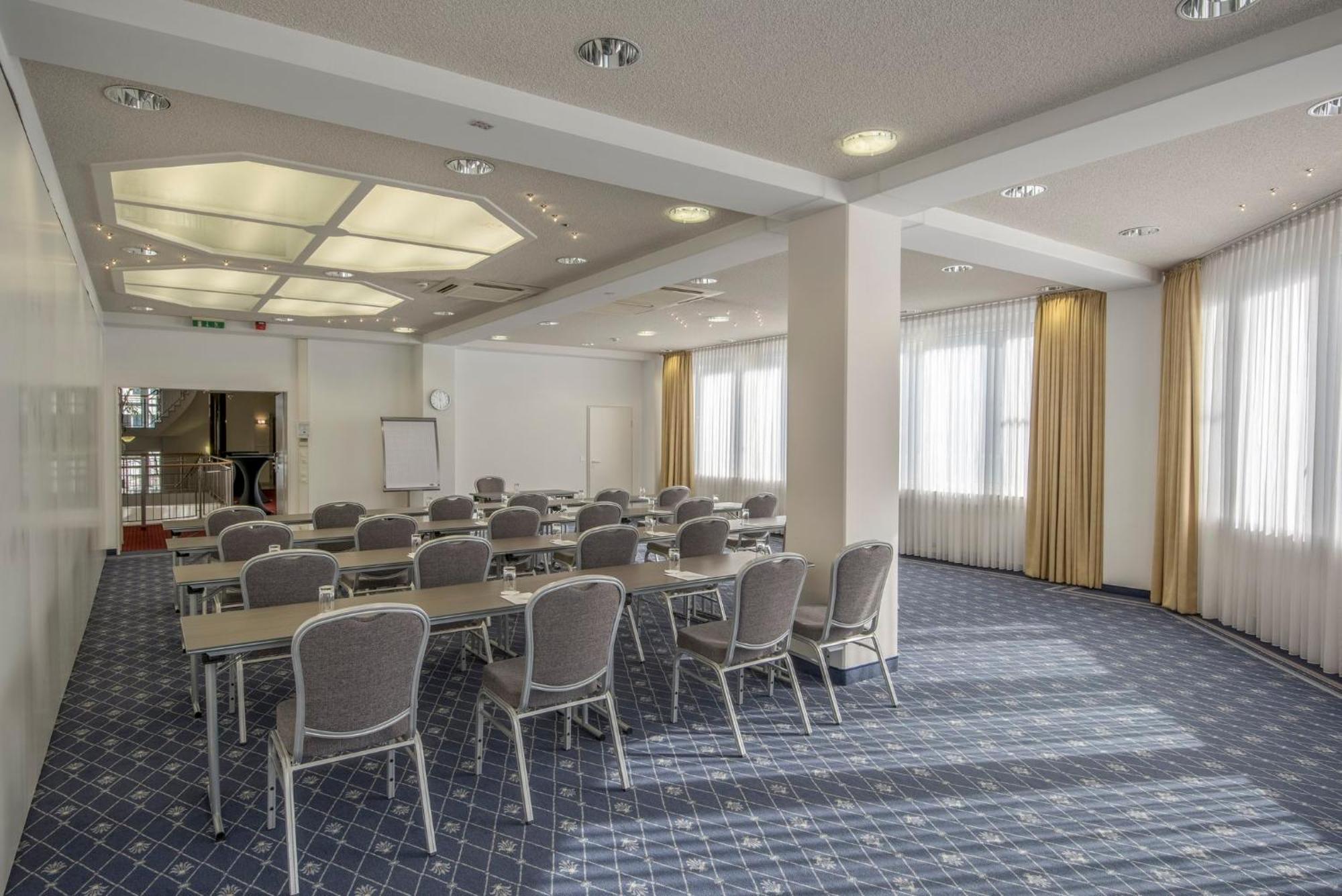 Munich By Ihg Hotel 4*