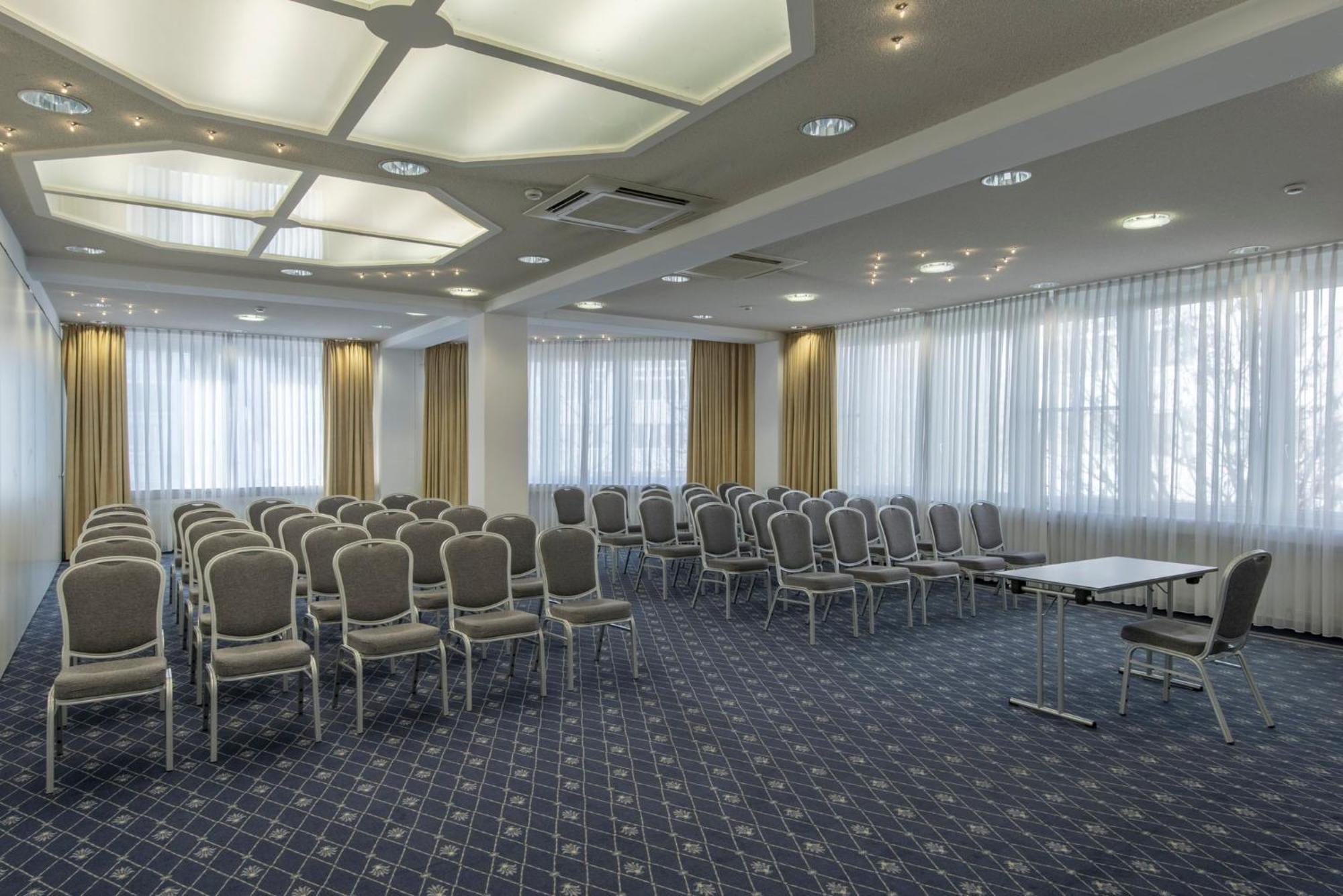 Munich By Ihg Hotel Unterhaching